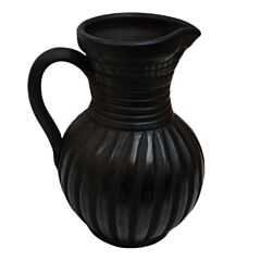 Karaffe aus schwarzer Keramik